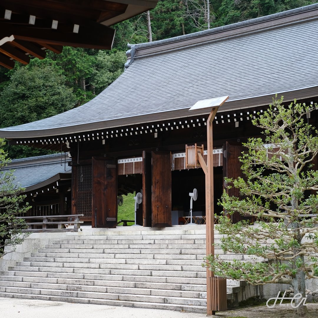 近江神宮内拝殿