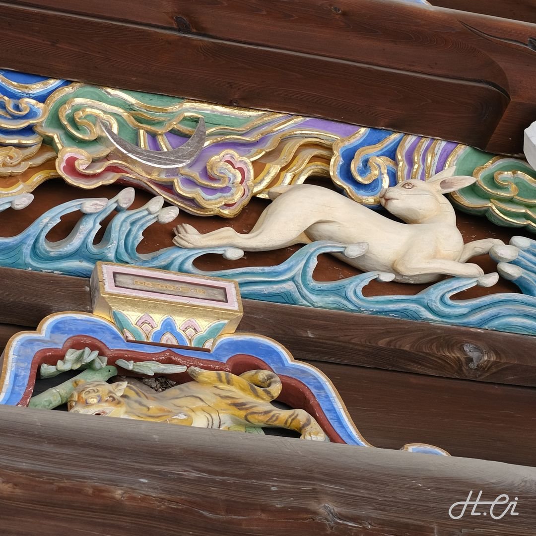 三光門のうさぎの彫刻（北野天満宮）