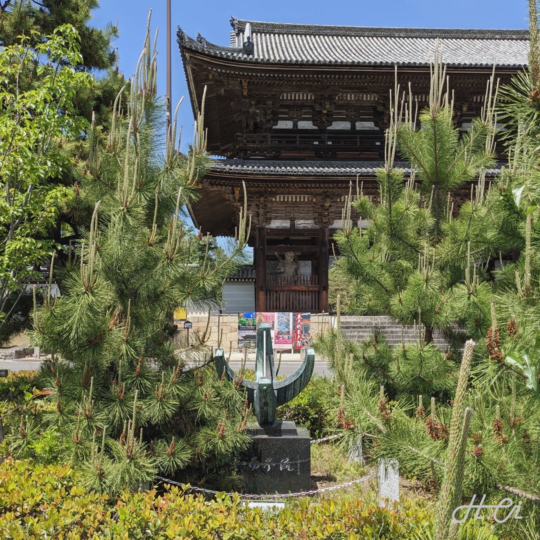 仁和寺前の日時計